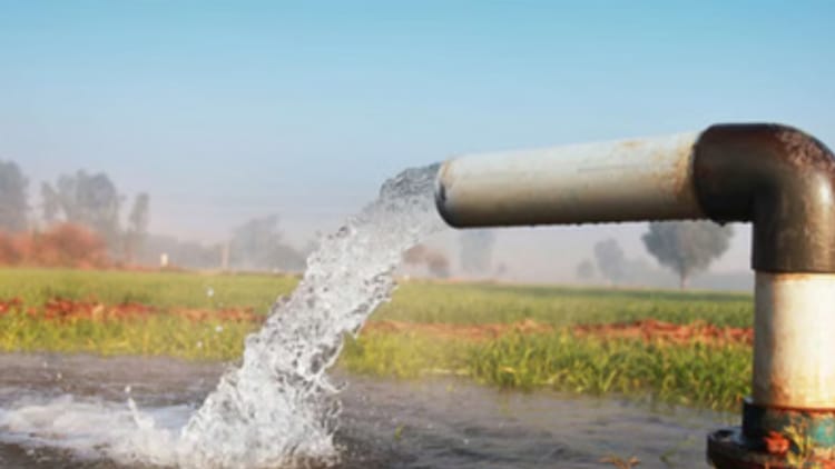 जहर बनता - जहर बनता भूजल: अलीगढ़ में फ्लोराइड, वाराणसी समेत पूर्वी यूपी में मिले यूरेनियम के अंश, ये आंकड़े हैं चिंताजनक