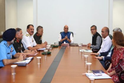 हाई अलर्ट - हाई अलर्ट पर भारत: बढ़ते वैश्विक तनाव के बीच रक्षा तैयारियों की समीक्षा, राजनाथ सिंह की अगुवाई में हुई बैठक