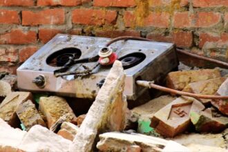 सिलिंडर - सिलिंडर ब्लास्ट की 10 तस्वीरें: सुबह-सुबह तेज धमाके से दहल उठा इलाका, चीख रहे थे मलबे में दबे लोग