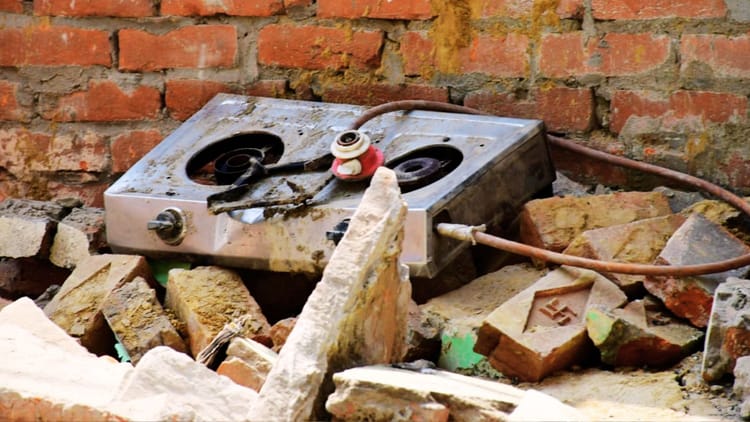 सिलिंडर - सिलिंडर ब्लास्ट की 10 तस्वीरें: सुबह-सुबह तेज धमाके से दहल उठा इलाका, चीख रहे थे मलबे में दबे लोग