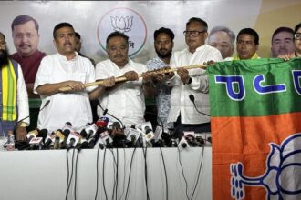 Bengal - Bengal Election: चुनाव से पहले TMC को झटका, पूर्व विधायक अर्घ्य राय और राजबंशी नेता बंगशी बर्मन BJP में शामिल