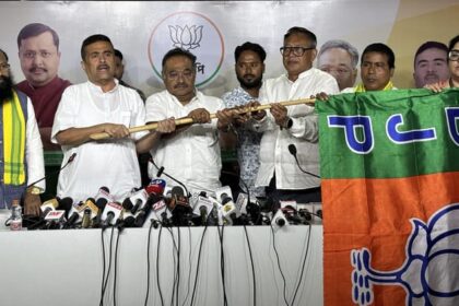 Bengal - Bengal Election: चुनाव से पहले TMC को झटका, पूर्व विधायक अर्घ्य राय और राजबंशी नेता बंगशी बर्मन BJP में शामिल