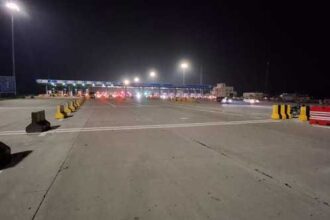 UP: मेरठ-दिल्ली - UP: मेरठ-दिल्ली एक्सप्रेस वे पर सफर होगा महंगा, 31 मार्च की आधी रात से बढ़ेगा टोल, जानें कितना देना होगा टैक्स