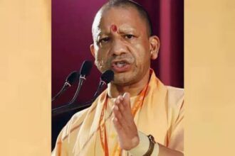 UP: शहीदों - UP: शहीदों की मूर्तियां खंडित करने पर सीएम योगी नाराज, कंपनी ब्लैक लिस्टेड और एफआईआर दर्ज; अफसर निलंबित