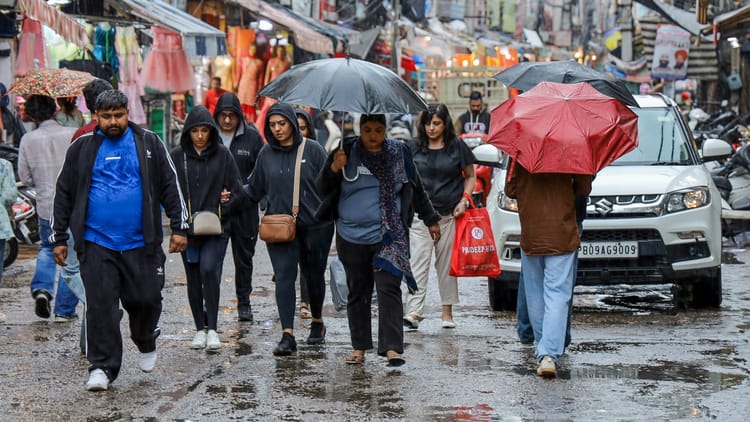 Weather - Weather Update: उत्तर से पूर्वोत्तर भारत तक तेजी से बदलेगा मौसम, कहीं बारिश-आंधी तो कहीं गर्मी बढ़ने के आसार