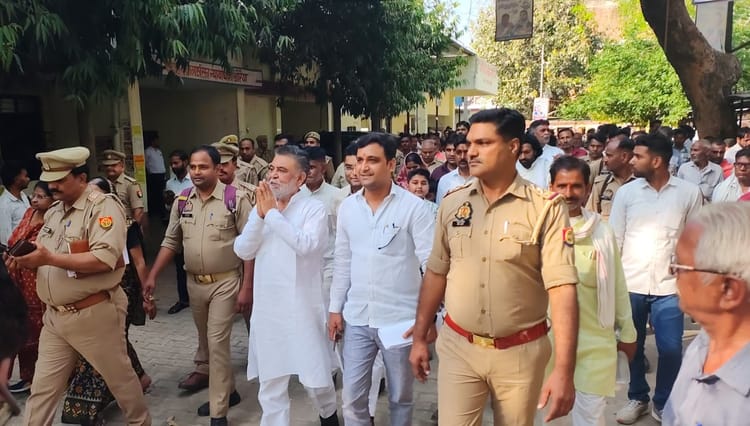 UP: चेहरे - UP: चेहरे पर न मलाल और न शिकन, फैसला सुन मुस्कुराया कमलेश पाठक, सजा सुनकर अन्य दोषी रहे गए सन्न, पढ़ें मामला