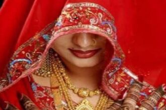 Banda: - Banda: शादी के एक माह बाद दुल्हन प्रेमी संग जेवर-नकदी लेकर फरार, तीन युवकों पर अपहरण की प्राथमिकी