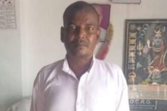 UP News: - UP News: लखीमपुर खीरी में किसान ने जहर पीकर दी जान, बेटा बोला- बैंक कर्ज से परेशान थे पिता