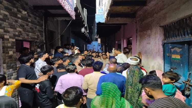 आगरा - आगरा में बड़ी वारदात: लापता बच्ची की हत्या, किरायेदार के कमरे से आटे के ड्रम में मिली लाश; परिजन का हंगामा