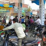 Balrampur - Balrampur News: ईंधन की होड़ में हालात बेकाबू, ग्राहकों ने पंप कर्मी को पीटा; दांत से भी काटा