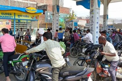 Balrampur - Balrampur News: ईंधन की होड़ में हालात बेकाबू, ग्राहकों ने पंप कर्मी को पीटा; दांत से भी काटा