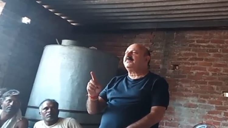 Lakhimpur - Lakhimpur Kheri: वन विभाग पर भड़के विधायक रोमी साहनी, कहा- तेंदुआ पकड़ने वालों पर मुकदमा नहीं होने दूंगा