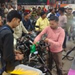 Lakhimpur - Lakhimpur Kheri News: शाम होते ही पेट्रोल के लिए भी आपाधापी... बुलाना पड़ी पुलिस