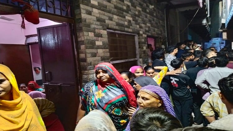 बेरहम - बेरहम पड़ोसी: बच्ची का गला काट ड्रम में ठूंसी लाश, इसलिए लाल कंबल ढ़का; फिर मासूम को तलाशने का करता रहा ढोंग