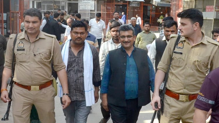 Aligarh: - Aligarh: पूर्व विधायक-उनके पुत्र की हत्या की साजिश में खैर के पूर्व चेयरमैन सहित सात दोषी करार, तीन आरोपी बरी