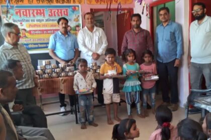 Lakhimpur - Lakhimpur Kheri News: नन्हे कदमों का स्कूल की ओर बढ़ा रुख, नवारंभ उत्सव में दिखा उत्साह