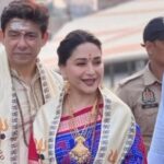 Madhuri - Madhuri Dixit: काशी विश्वनाथ धाम में माधुरी दीक्षित ने पति संग किए दर्शन, अभिनेत्री की झलक पाने की लगी होड़