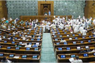 संसद: - संसद: लोकसभा में पेश हुआ जन विश्वास विधेयक, कांग्रेस सांसदों ने किया विरोध; बिल में क्या हैं प्रावधान?