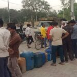 UP: लखीमपुर - UP: लखीमपुर खीरी के पंपों पर पेट्रोल-डीजल के लिए कतार, बुलानी पड़ी पुलिस, बिना ईंधन जाने को तैयार नहीं लोग