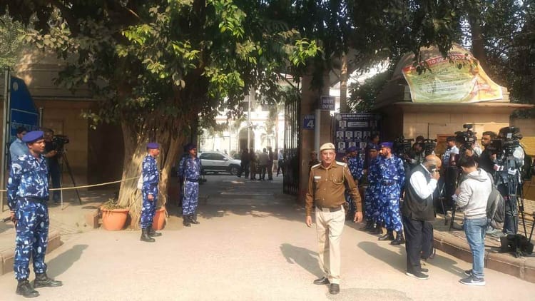 अमेरिकी-यूक्रेनी - अमेरिकी-यूक्रेनी नागरिकों पर कसा शिकंजा: अब NIA हेडक्वार्टर में होगी सुनवाई, पटियाला हाउस कोर्ट ने दी इजाजत