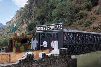 भारत-चीन - भारत-चीन सीमा पर कैफे डिप्लोमेसी: अरुणाचल के आखिरी गांव में सेना ने जर्जर पुल को बनाया बॉर्डर ब्रू कैफे