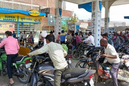 UP: अफवाह - UP: अफवाह या लोगों को सता रहा डर, सात दिन में दोगुनी हो गई डीजल-पेट्रोल की मांग; पंपों की ये है स्थिति