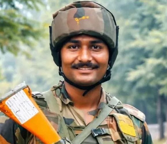 Lakhimpur - Lakhimpur Kheri News: कश्मीर के कुपवाड़ा में तैनात सेना के जवान का निधन