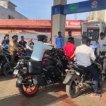 Lakhimpur - Lakhimpur Kheri News: पेट्रोल-डीजल की अफरातफरी, स्टॉक खत्म होने से कई पंप पर लटके ताले