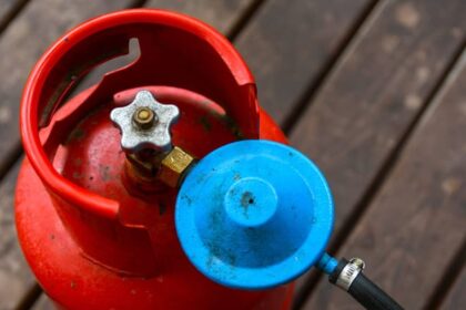 LPG: - LPG: प्रवासी मजदूरों और हॉस्टल के छात्रों को मिलेगा पांच किलो का गैस सिलिंडर, कॉमर्शियल पर भी बड़ा अपडेट