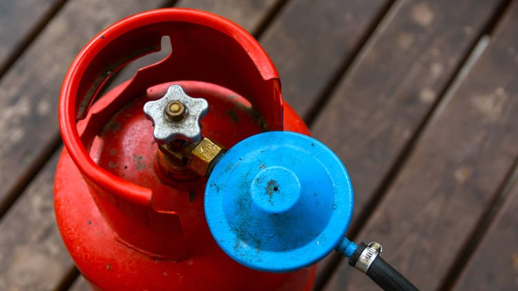 LPG: - LPG: प्रवासी मजदूरों और हॉस्टल के छात्रों को मिलेगा पांच किलो का गैस सिलिंडर, कॉमर्शियल पर भी बड़ा अपडेट