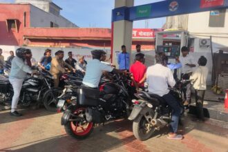 Lakhimpur - Lakhimpur Kheri News: पेट्रोल-डीजल की अफरातफरी, स्टॉक खत्म होने से कई पंप पर लटके ताले