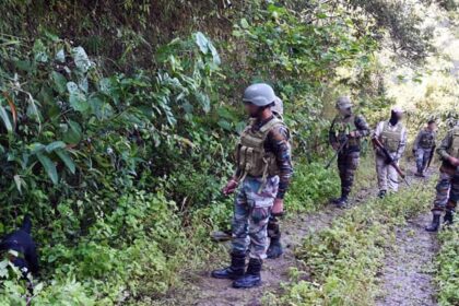 मणिपुर - मणिपुर में फिर भड़की हिंसा: चार उग्रवादियों की हत्या के बाद बढ़ा तनाव, गुस्साई भीड़ ने NSCN-IM का दफ्तर फूंका