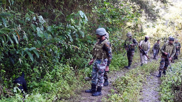 मणिपुर - मणिपुर में फिर भड़की हिंसा: चार उग्रवादियों की हत्या के बाद बढ़ा तनाव, गुस्साई भीड़ ने NSCN-IM का दफ्तर फूंका