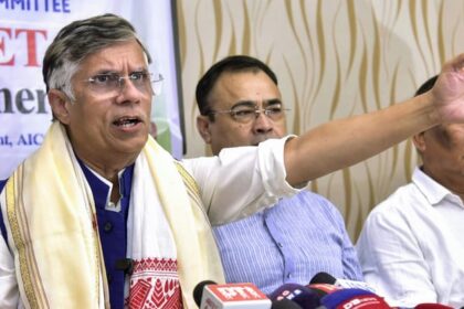 Kerala: - Kerala: पीएम मोदी के बयान पर कांग्रेस का पलटवार, पवन खेड़ा बोले- जब केरल को जरूरत थी, तब प्रधानमंत्री थे गायब