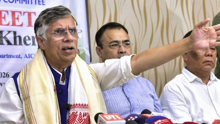 Kerala: - Kerala: पीएम मोदी के बयान पर कांग्रेस का पलटवार, पवन खेड़ा बोले- जब केरल को जरूरत थी, तब प्रधानमंत्री थे गायब