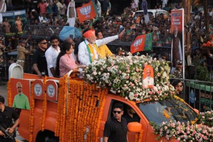 Kerala: - Kerala: पद्मजा वेणुगोपाल ने पीएम मोदी के साथ गाड़ी में किया रोड शो, कांग्रेस के खिलाफ बताया मीठा बदला