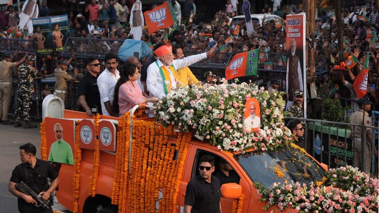 Kerala: - Kerala: पद्मजा वेणुगोपाल ने पीएम मोदी के साथ गाड़ी में किया रोड शो, कांग्रेस के खिलाफ बताया मीठा बदला