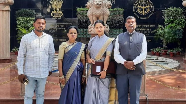 UPPCS - UPPCS Result: सीतापुर की टेक्सटाइल इंजीनियर पूर्णिमा बनीं पीसीएस अफसर, राज्यपाल से पा चुकी हैं सम्मान