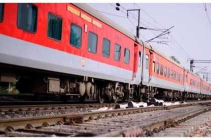 Railway: - Railway: बिना कारण ट्रेन की चेन खींची तो खैर नहीं! रेलवे ने बढ़ाई सख्ती, अब तक इतने पर हो चुकी है कार्रवाई