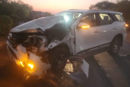 Maharashtra: - Maharashtra: सीएनजी ले जा रहे ट्रक से टकराई कांग्रेस सांसद की एसयूवी, बाल-बाल बचे; हवाई अड्डे जा रही थी कार