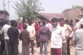 Lakhimpur - Lakhimpur Kheri News: मुंबई से लाया गया युवक का शव, मुआवजे पर माने परिजन