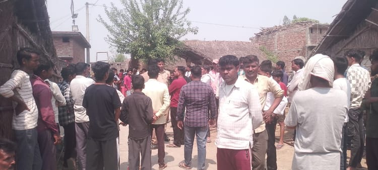 Lakhimpur - Lakhimpur Kheri News: मुंबई से लाया गया युवक का शव, मुआवजे पर माने परिजन