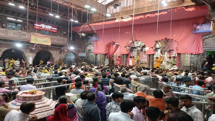 UP: बांकेबिहारी - UP: बांकेबिहारी मंदिर में भीड़ नियंत्रण के लिए नया प्लान, रेड, यलो सहित चार जोन; ऐसे होंगे ठाकुर जी की दर्शन