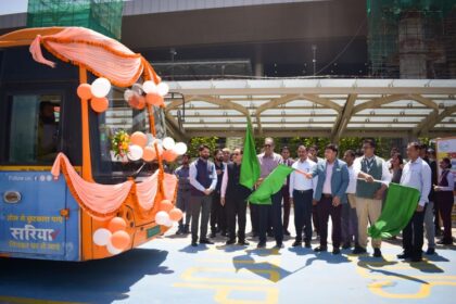 लखनऊ: - लखनऊ: एयरपोर्ट से शहर को जोड़ने वाली तीन नई बसों का हुआ शुभारंभ, इन रूटों पर मिलेगी सुविधा