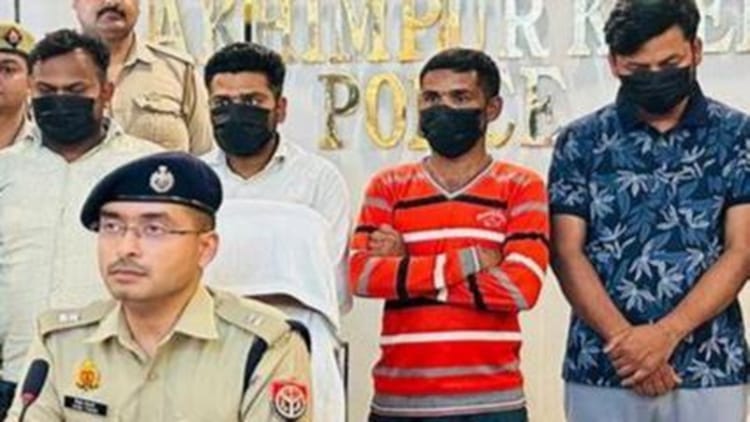 UP News: - UP News: तीन सौ फर्जी फर्में बनाकर कराई करोड़ों की जीएसटी चोरी, लखीमपुर खीरी में चार आरोपी गिरफ्तार