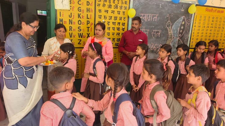 Lakhimpur - Lakhimpur Kheri News: नन्हे कदमों के साथ नए शैक्षिक सत्र का आरंभ