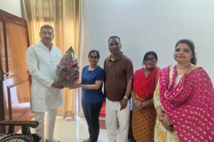 UPPCS: - UPPCS: शिप्रा यादव ने बढ़ाया परिवार का मान, असिस्टेंट कमिश्नर बनने पर मोहल्ले में मनाया जश्न