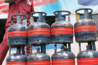 LPG Crisis: - LPG Crisis: गैस किल्लत के बीच बड़ी राहत, इन ग्राहकों को होगा बड़ा फायदा; सिर्फ ये ID दिखाने पर मिलेगा सिलिंडर