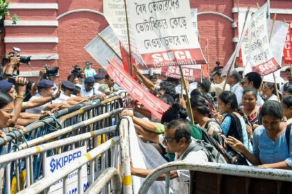 पश्चिम - पश्चिम बंगाल: एसआईआर के खिलाफ राज्यभर में प्रदर्शन, मालदा-जलपाईगुड़ी समेत कई जिलों में राजमार्ग अवरुद्ध