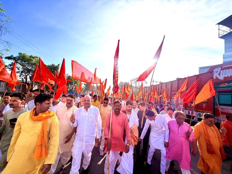 Lakhimpur - Lakhimpur Kheri News: हनुमान जन्मोत्सव निकाली पदयात्रा में उमड़ा आस्था का सैलाब